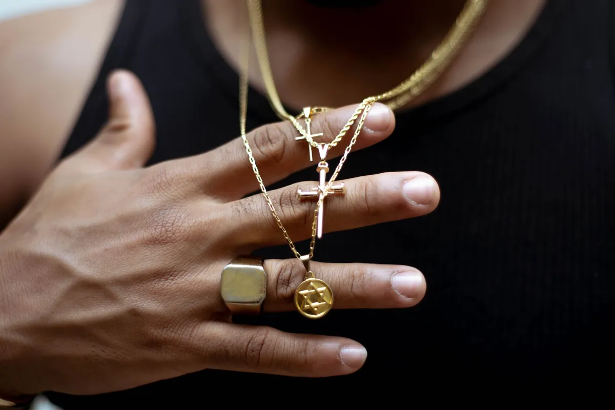 Gold chain necklaces: links, carats and lengths explained